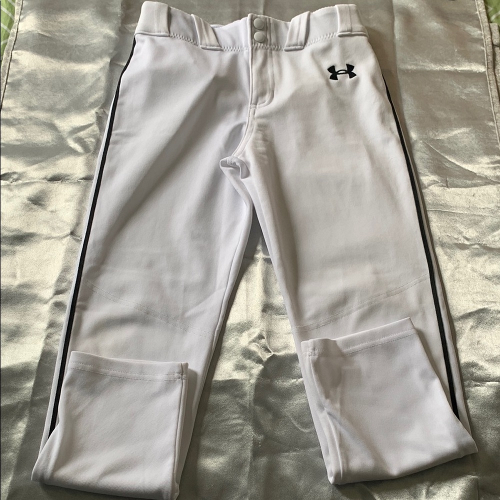 Under Armour White Casual Bottoms with Classic Design